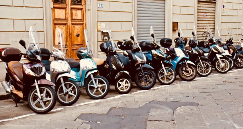 Choisir entre scooter et vélo électrique  